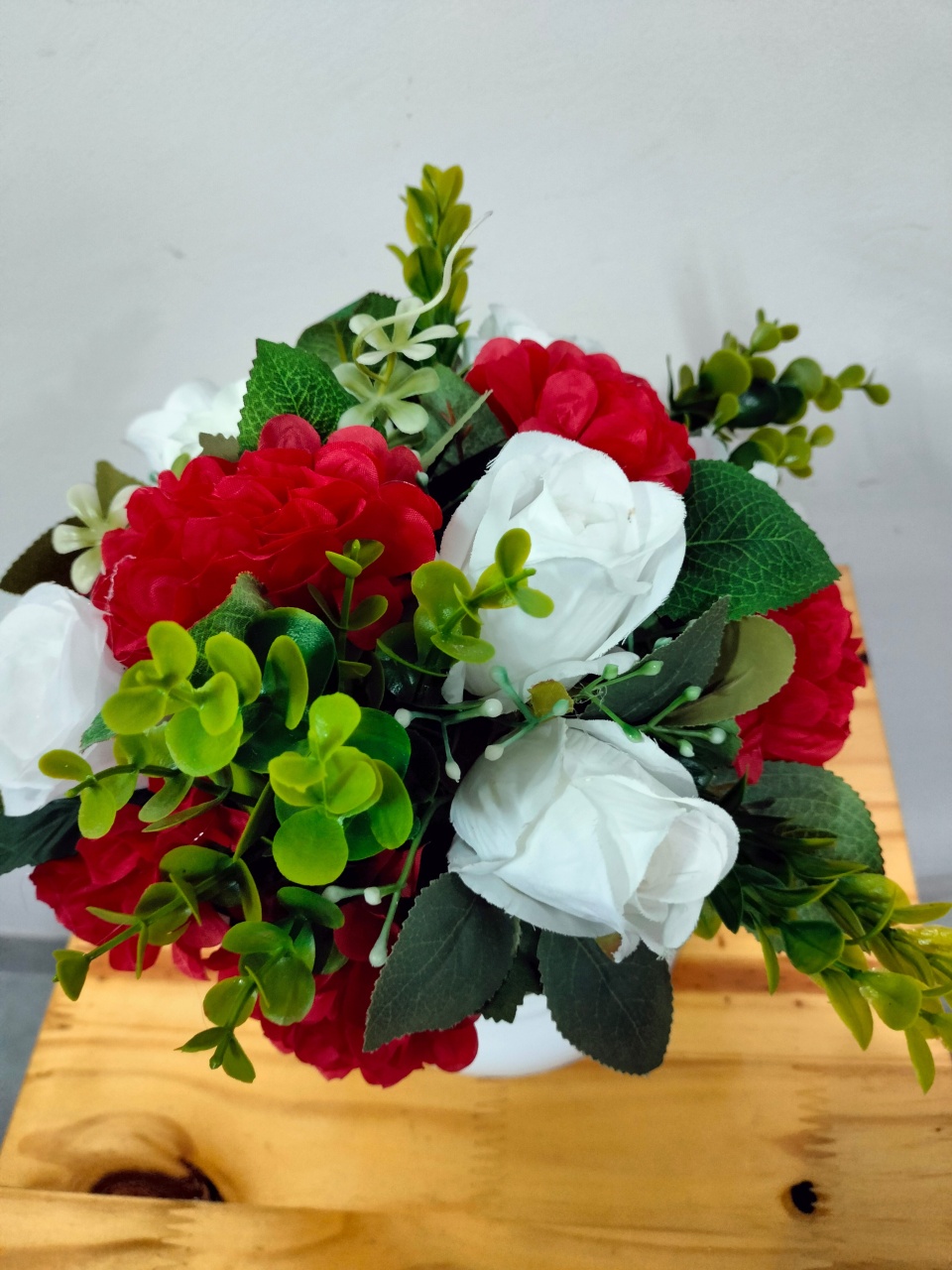 Arranjo de Flor Vermelho Com Branco - A FESTA E DECORAÇÃO