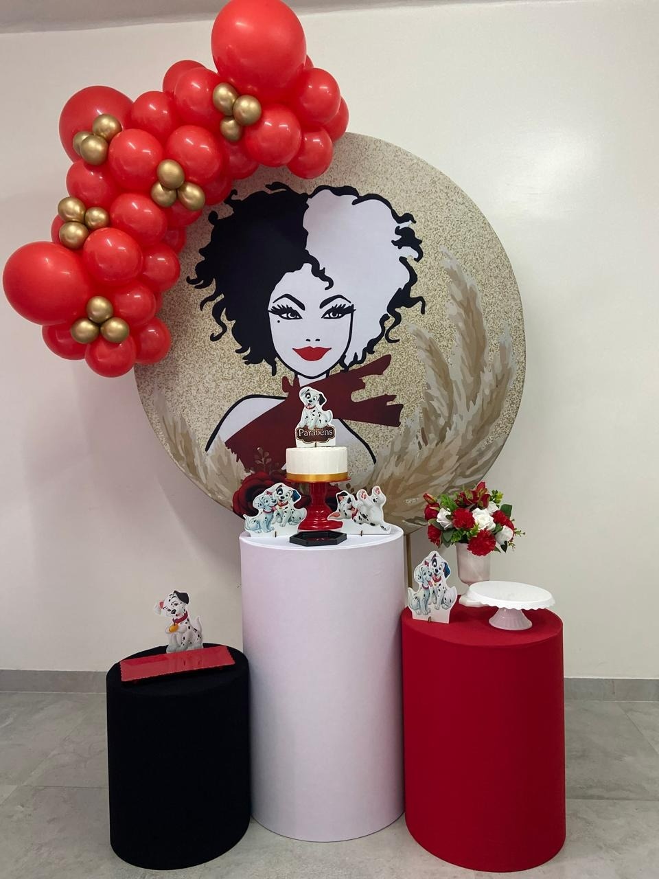 Kit Completo Com Balão Cruella  101 Dálmatas - A FESTA E DECORAÇÃO