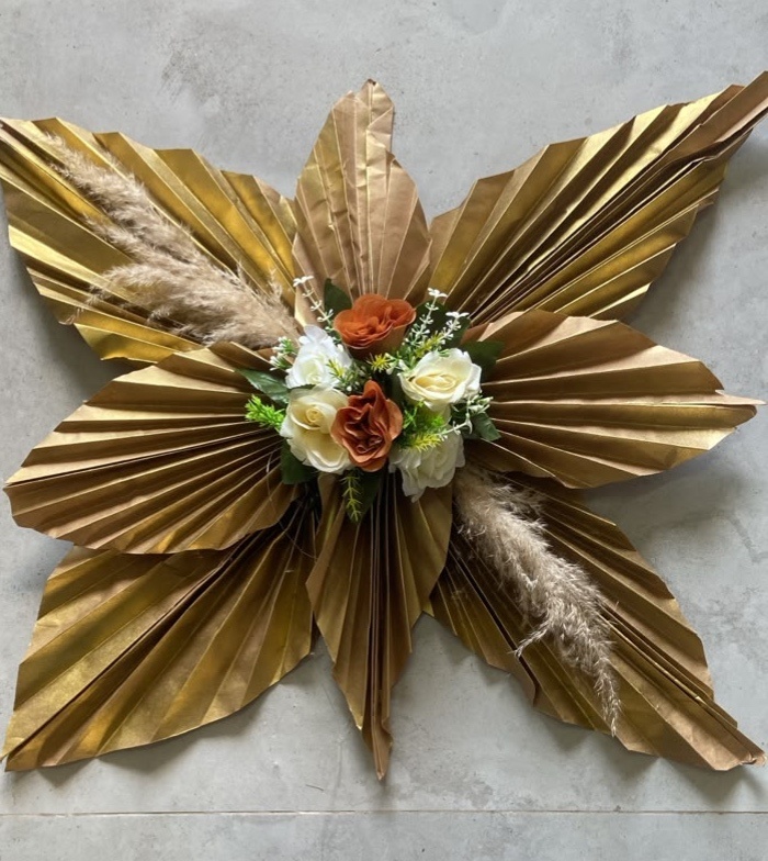 Arranjo Boho Com Folhas de Que Imita Latania - A FESTA E DECORAÇÃO