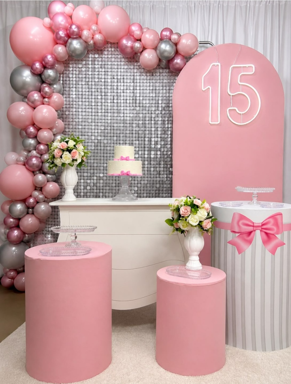 15 Anos Rosa E Prata Com Balões - A FESTA E DECORAÇÃO