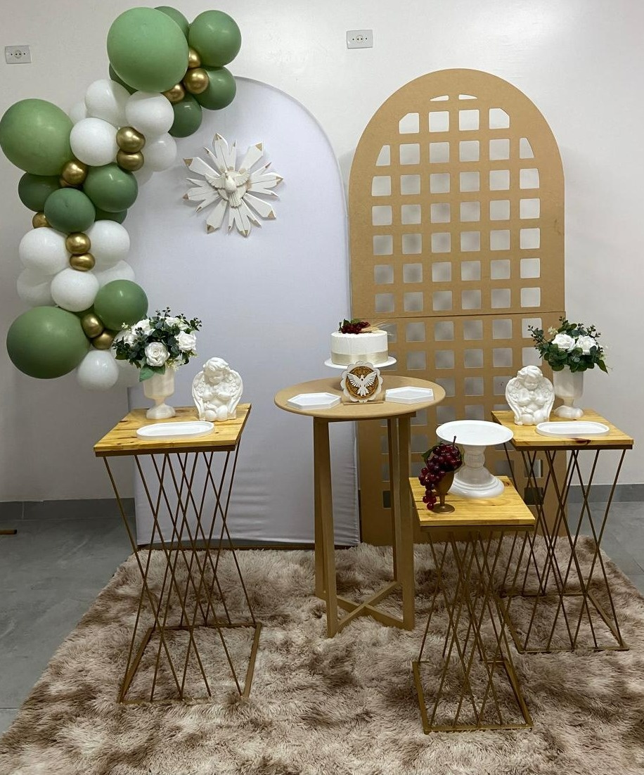 Espírito Santo Branco E Treliça Com Branco E Dourado E Verde  - A FESTA E DECORAÇÃO