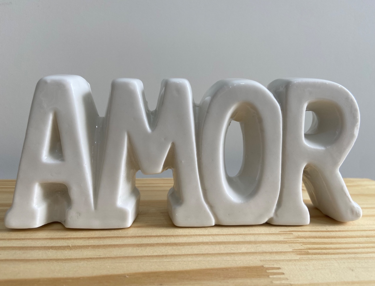 Palavra Amor Ceramica Branca 20X8 - A FESTA E DECORAÇÃO