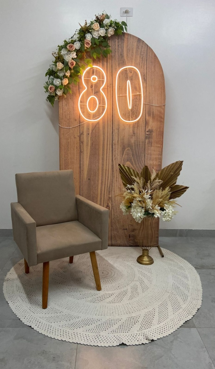 Kit Romano Madeira Com Led E Poltrona - A FESTA E DECORAÇÃO
