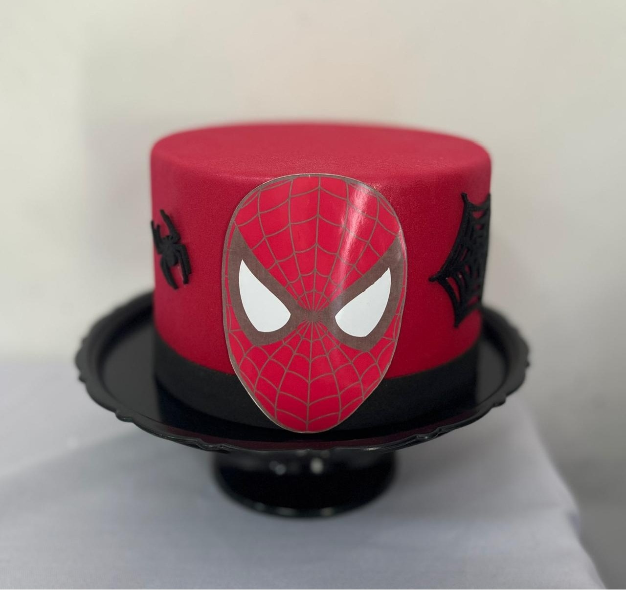 Bolo Fake Homen Aranha  P  - A FESTA E DECORAÇÃO
