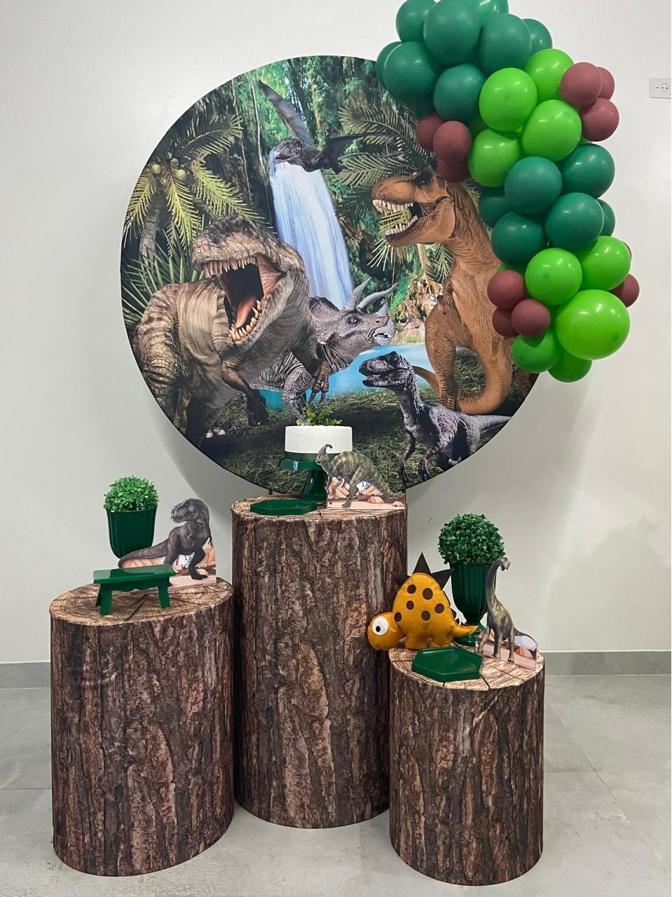 Kit Completo Com Balão Dinossauro   - A FESTA E DECORAÇÃO