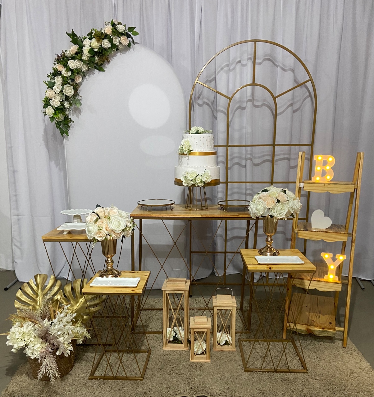Kit Dois Paineis Romanos Com Mesas Aramadas - A FESTA E DECORAÇÃO