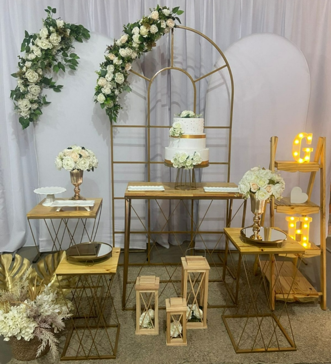 Neutro 3 Paineis Com Mesas Aramadas Casamento - Noivado - A FESTA E DECORAÇÃO