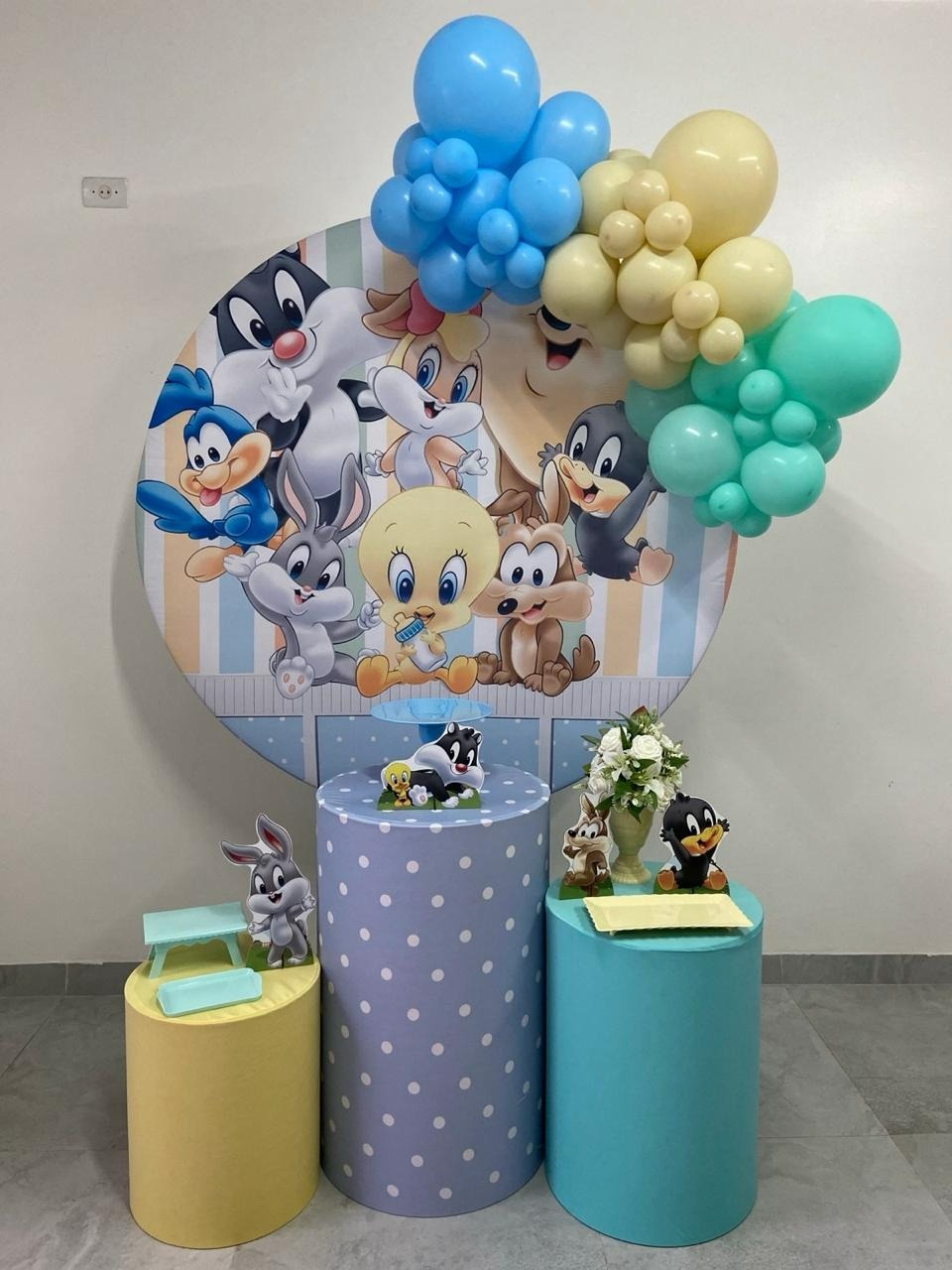 Kit Completo Com Balão Looney Tunes  - A FESTA E DECORAÇÃO