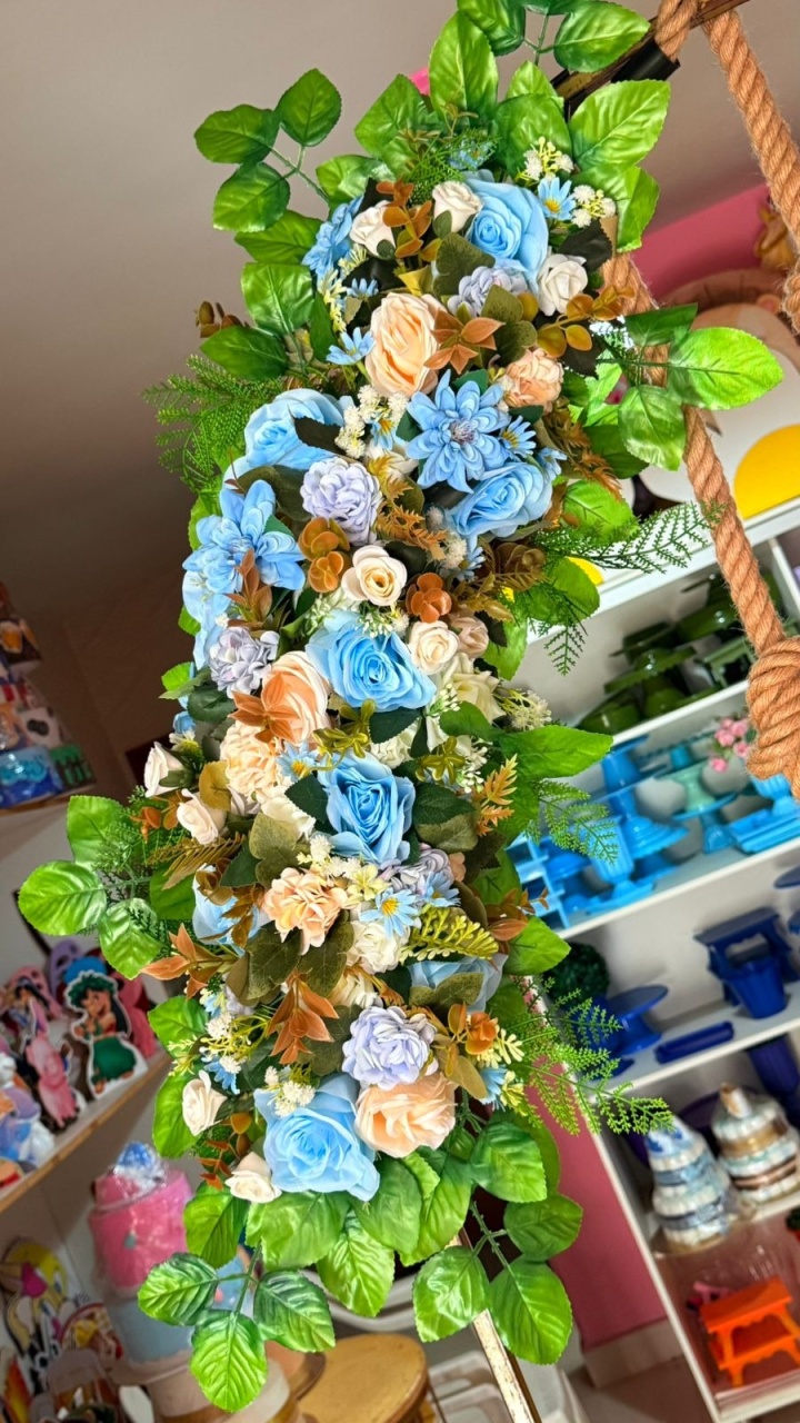  Arranjo de Flores P/ Painel Azul E Branco (G)  - suh pegue monte 