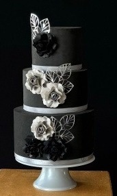 Bolo Fake Preto Flores Pratas - suh pegue monte 