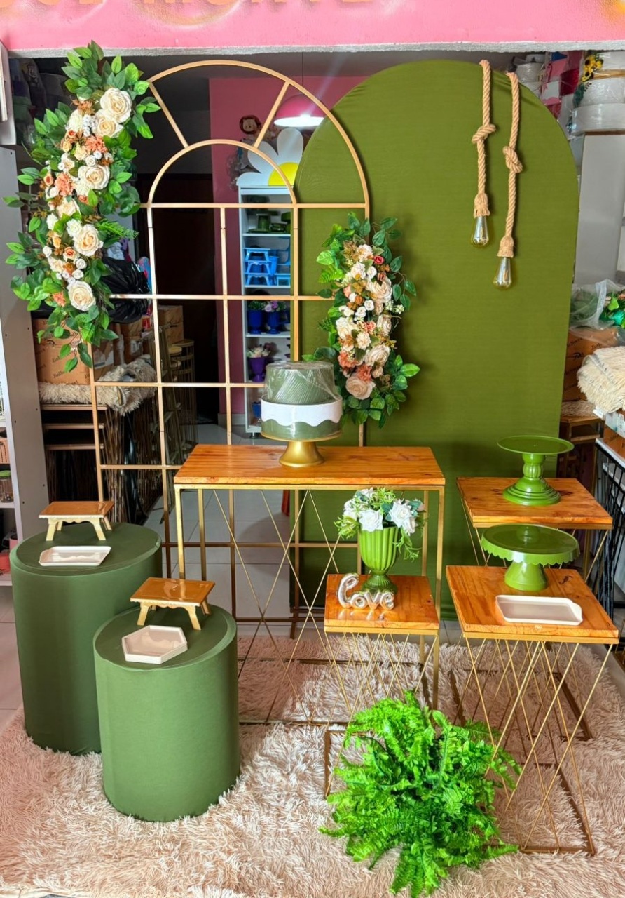 Painel Janela + Romano Verde Musgo + Trançadas+ Arranjo  - suh pegue monte 