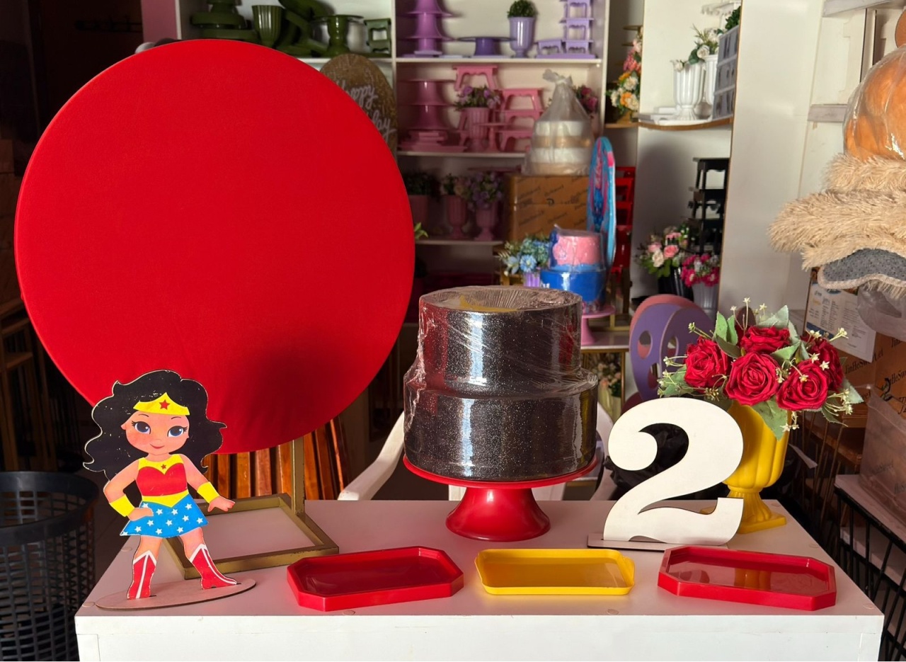 Festa Na Mesa Mulher Maravilha Minimalista  - suh pegue monte 
