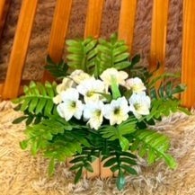 Vaso de Chao Com Flor Branca E Folhas Verdes - suh pegue monte 
