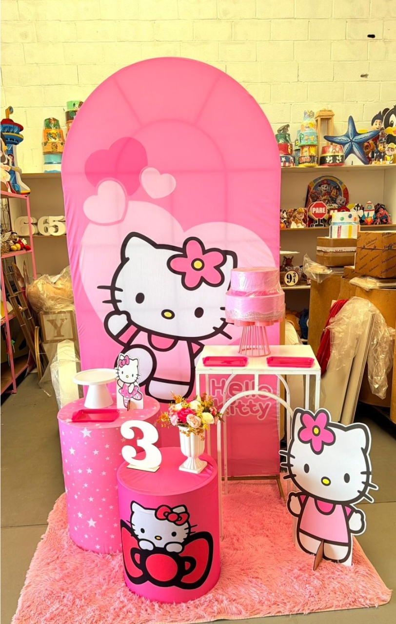 Hello Kitty + Mesa Meia Lua - suh pegue monte 