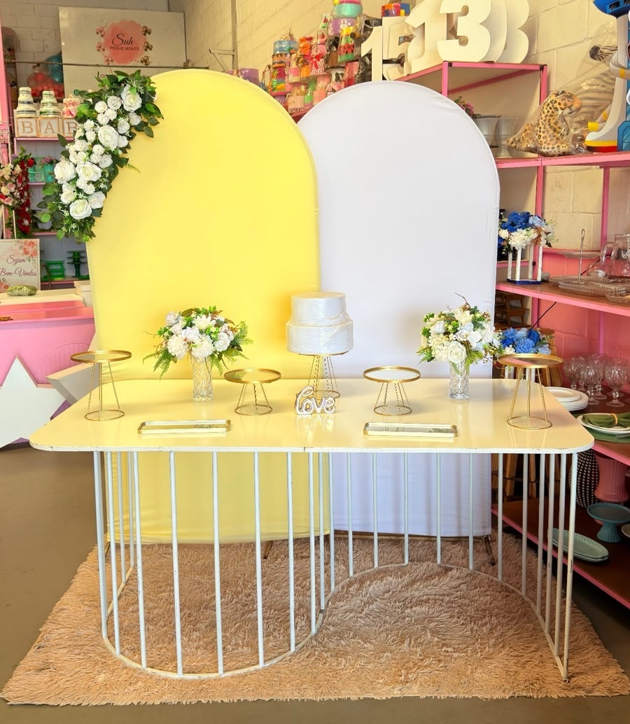 Romano Amarelo Candy +Branco + Mesa Grande Branca G + Arranjo Painel - suh pegue monte 
