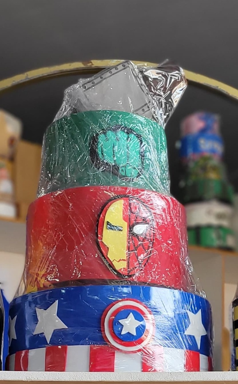 Bolo Fake Vingadores - suh pegue monte 