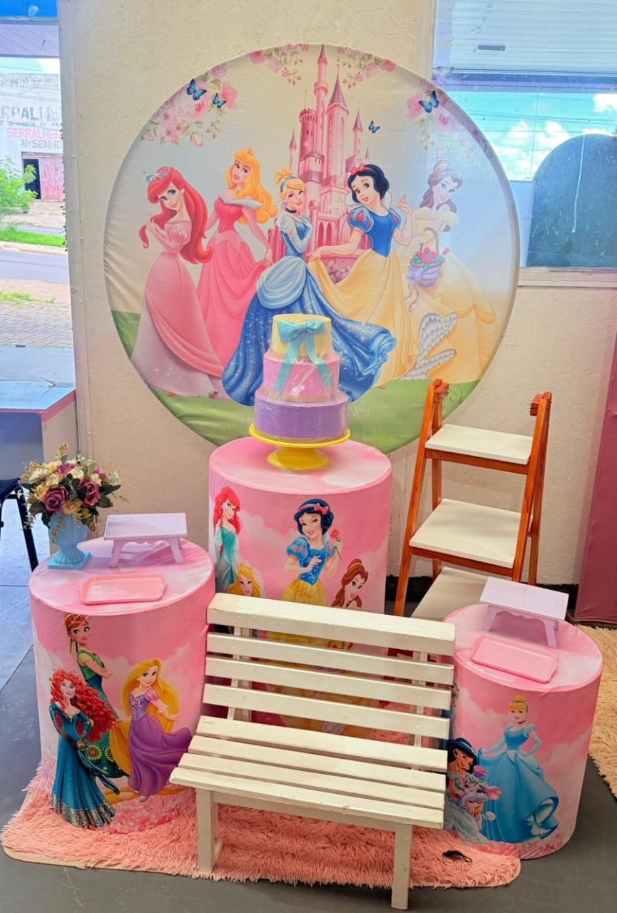 Princesas 1 + Cilindro Personalizado + Escadinha + Banquinho  - suh pegue monte 