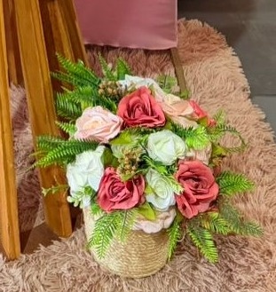 Vaso Com Arranjo de Flor Rose E Branco  - suh pegue monte 