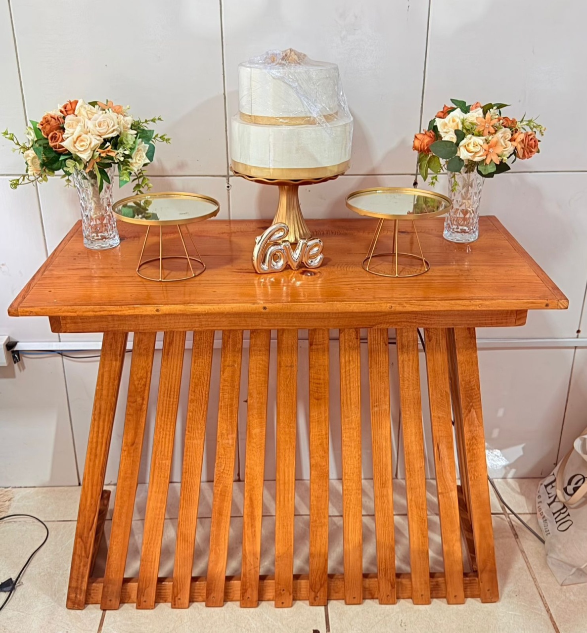 Mesa Rustica 4 G  + Acervos Luxo (Dourado) - suh pegue monte 