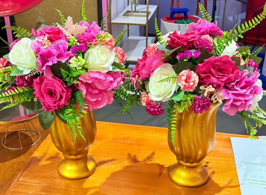Vaso de Flor Cerâmica+ Arranjo Pink E Branco   - suh pegue monte 