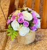 Vaso Com Arranjo de Flor Lilas E Branco  - suh pegue monte 
