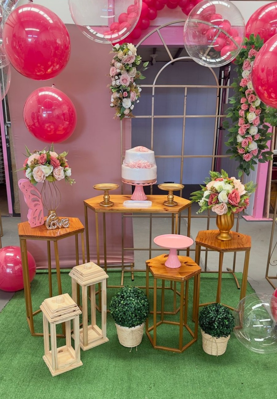 Painel Janela + Romano Rose + Kit Mesas Sextavadas - suh pegue monte 