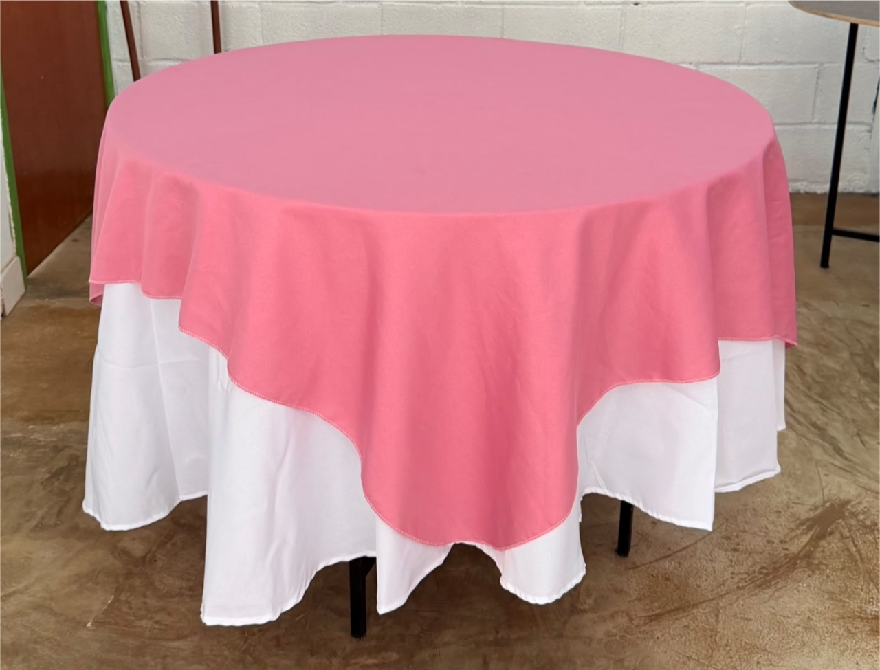 Forro de Mesa 6 Lugares Redondo ( Branco + Cobre Manto Rose) - suh pegue monte 