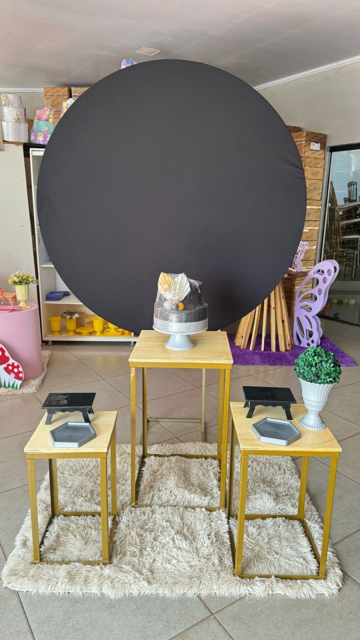 Painel Preto + Mesa Dourada  - suh pegue monte 