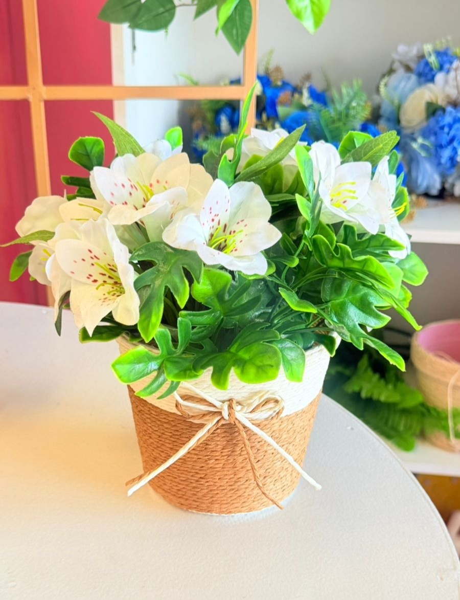 Vaso de Chao Rustico Flores Branca E Folhas Verdes  - suh pegue monte 