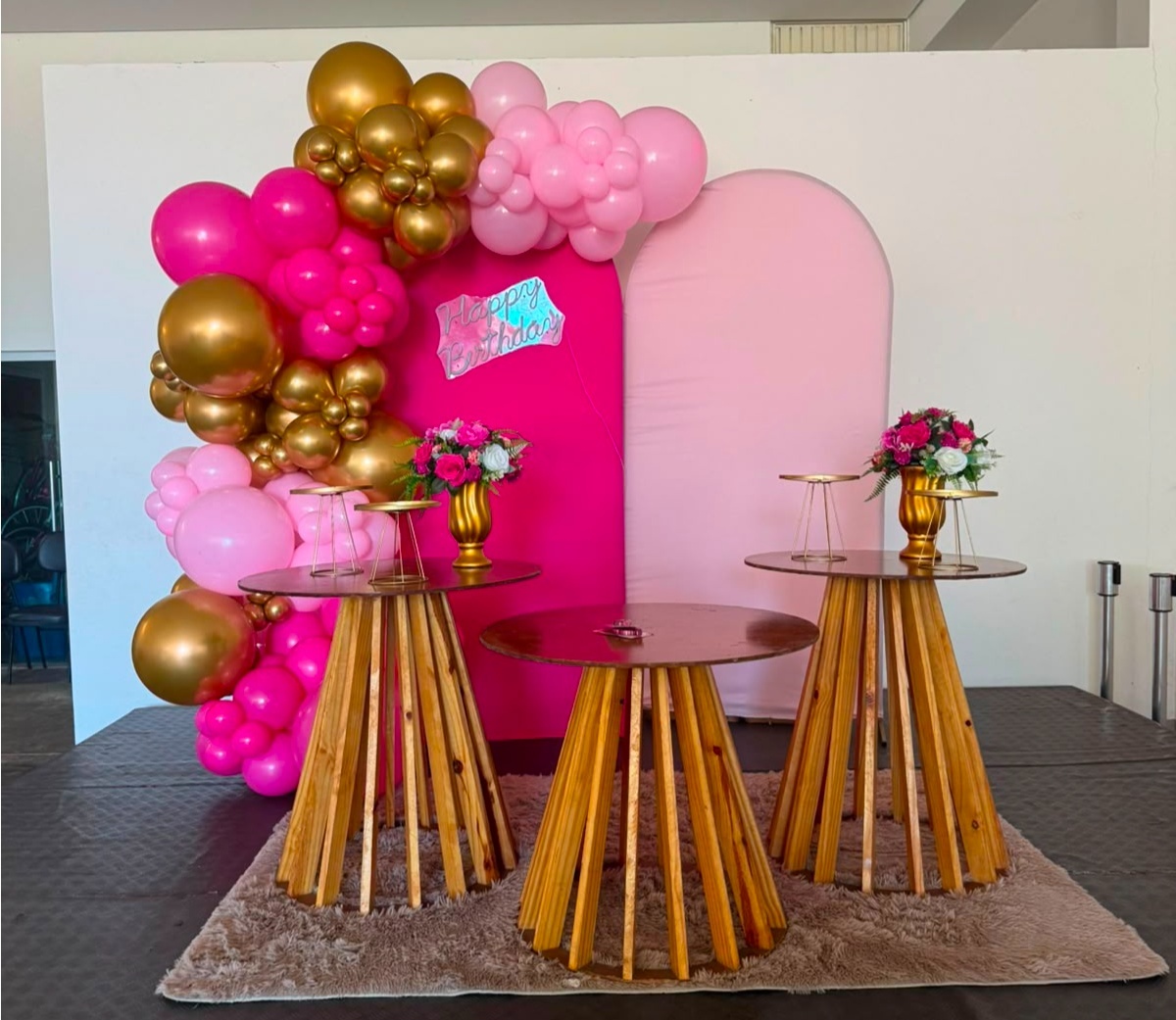 Romanos Pink E Rosa Bb + Mesas Rustica - suh pegue monte 