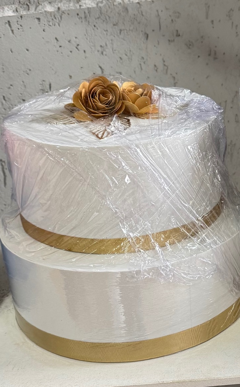 Bolo Fake Flores Douradas 2  - suh pegue monte 