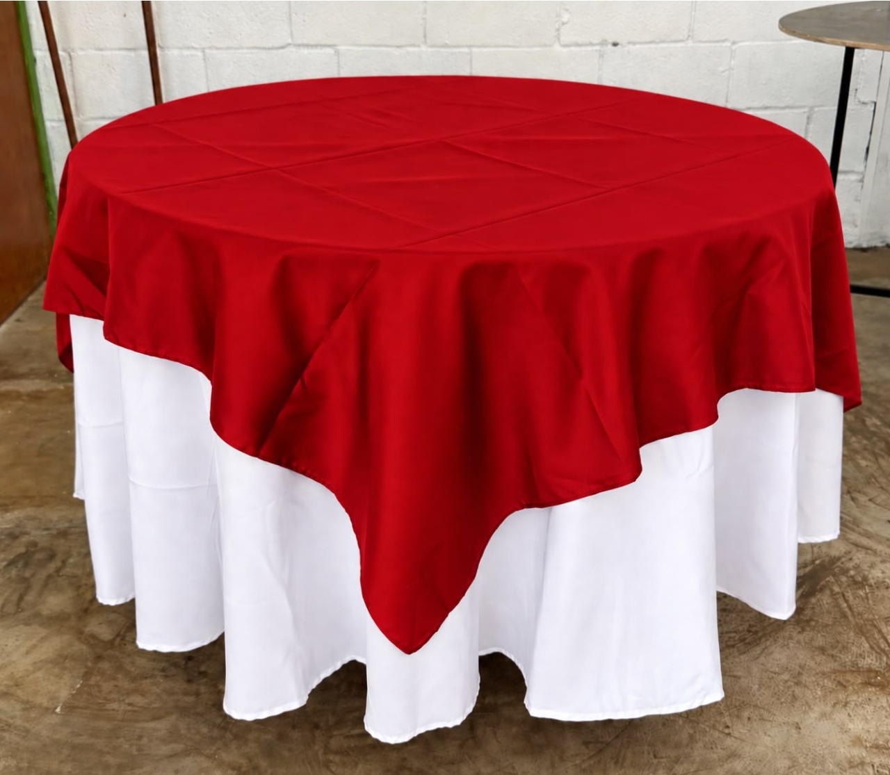 Forro de Mesa 6 Lugares Redondo ( Cobre Manto Vermelho) - suh pegue monte 
