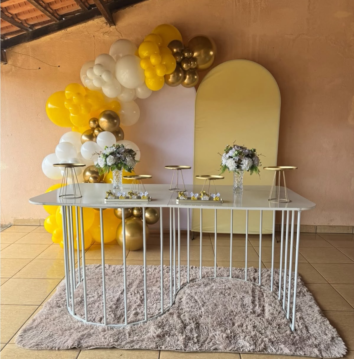 Romano Branco + Amarelo Candy + Mesa Grande G Branca ( Bandeija Luxo) - suh pegue monte 