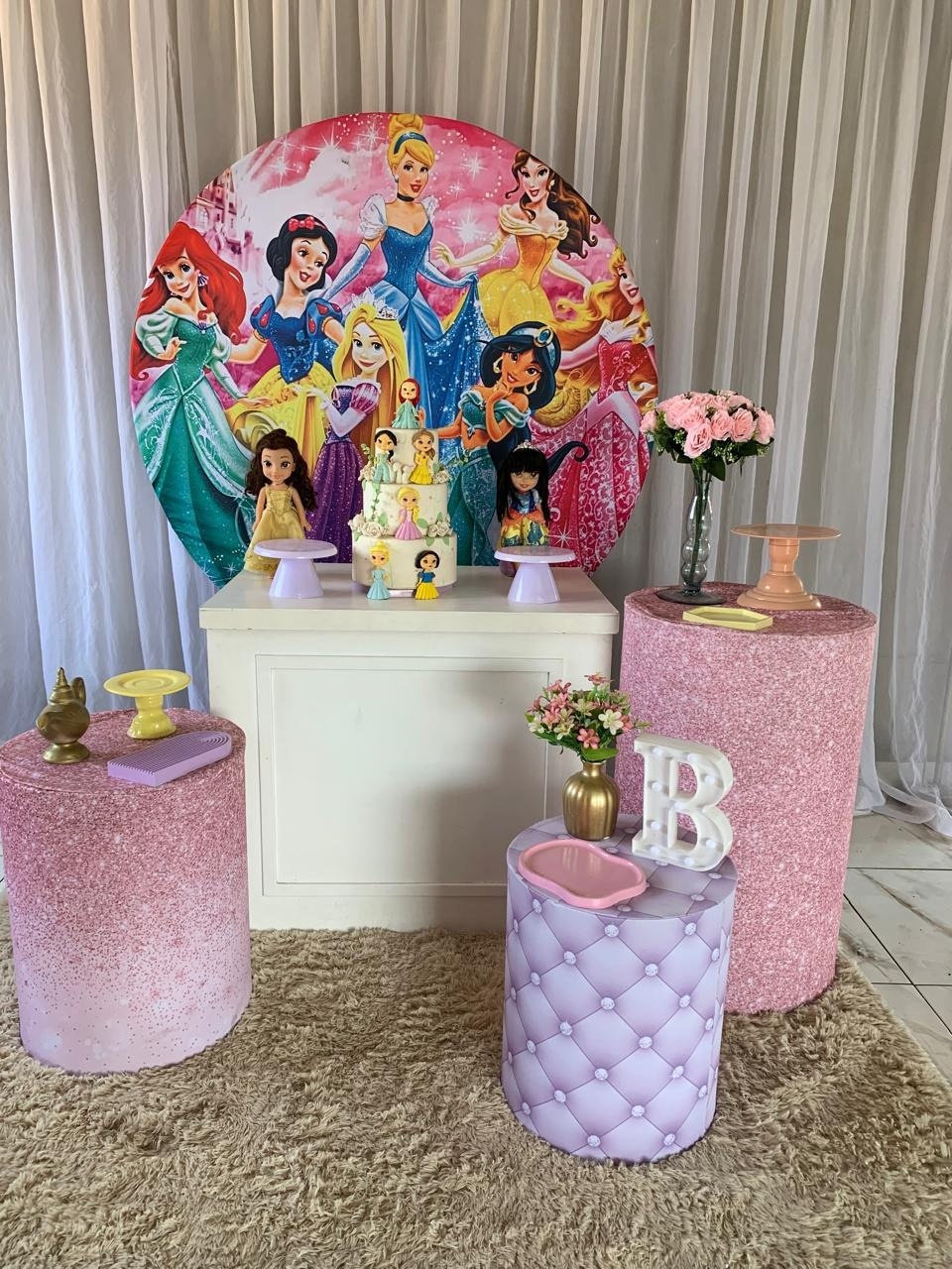 Kit Ouro Princesas 2 - AMORETTO LOCAÇÕES