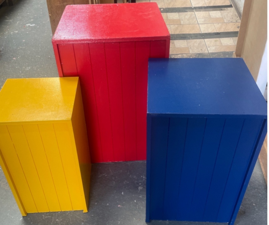 Trio Cubos  Coloridos - Brilhar Festas e Locações