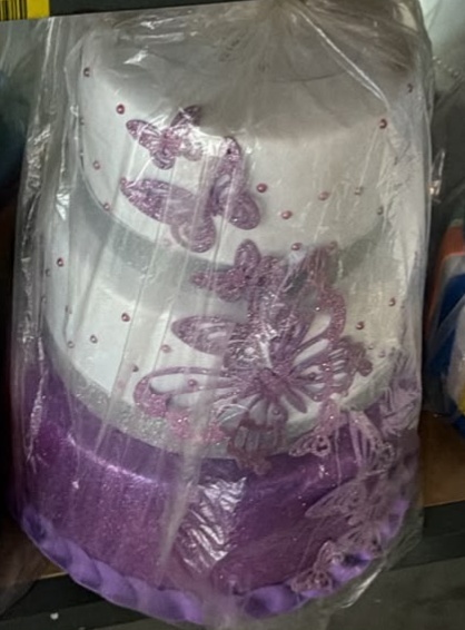 Bolo Fake Borboleta Lilás - Brilhar Festas e Locações