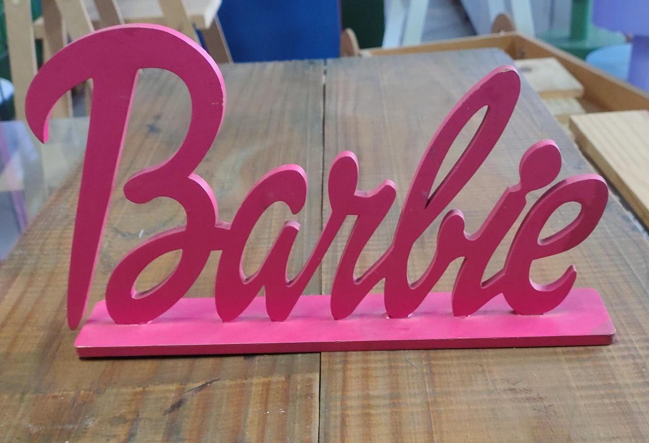 Escrita Barbie - Brilhar Festas e Locações