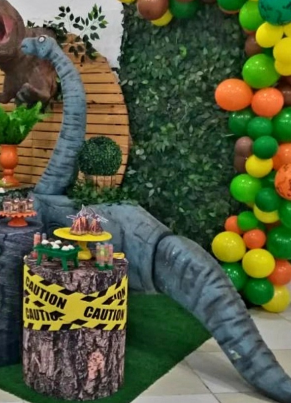 Dinossauro Braquiossauro Mesa Azul - Brilhar Festas e Locações