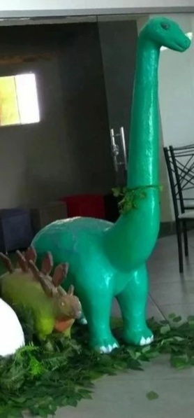 Dinossauro Braquiossauro 🦕 Verde - Brilhar Festas e Locações