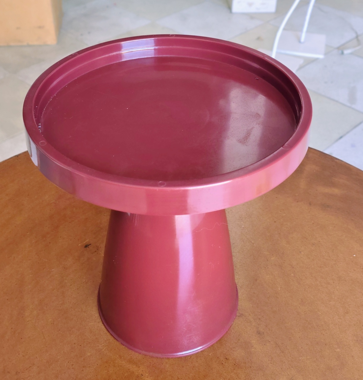 Bandejas Alta Acrílico Redonda Vinho/ Marsala - Brilhar Festas e Locações
