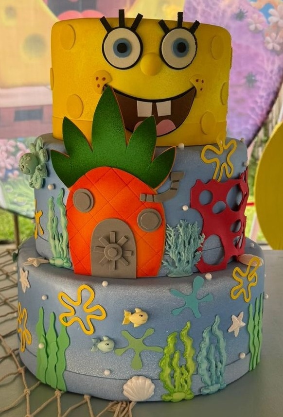 Bolo Fake Bob Sponja - Brilhar Festas e Locações