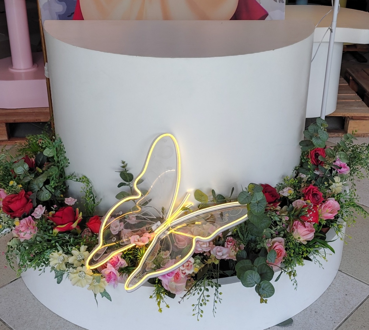 Mesa Meia Lua Floreira - Brilhar Festas e Locações