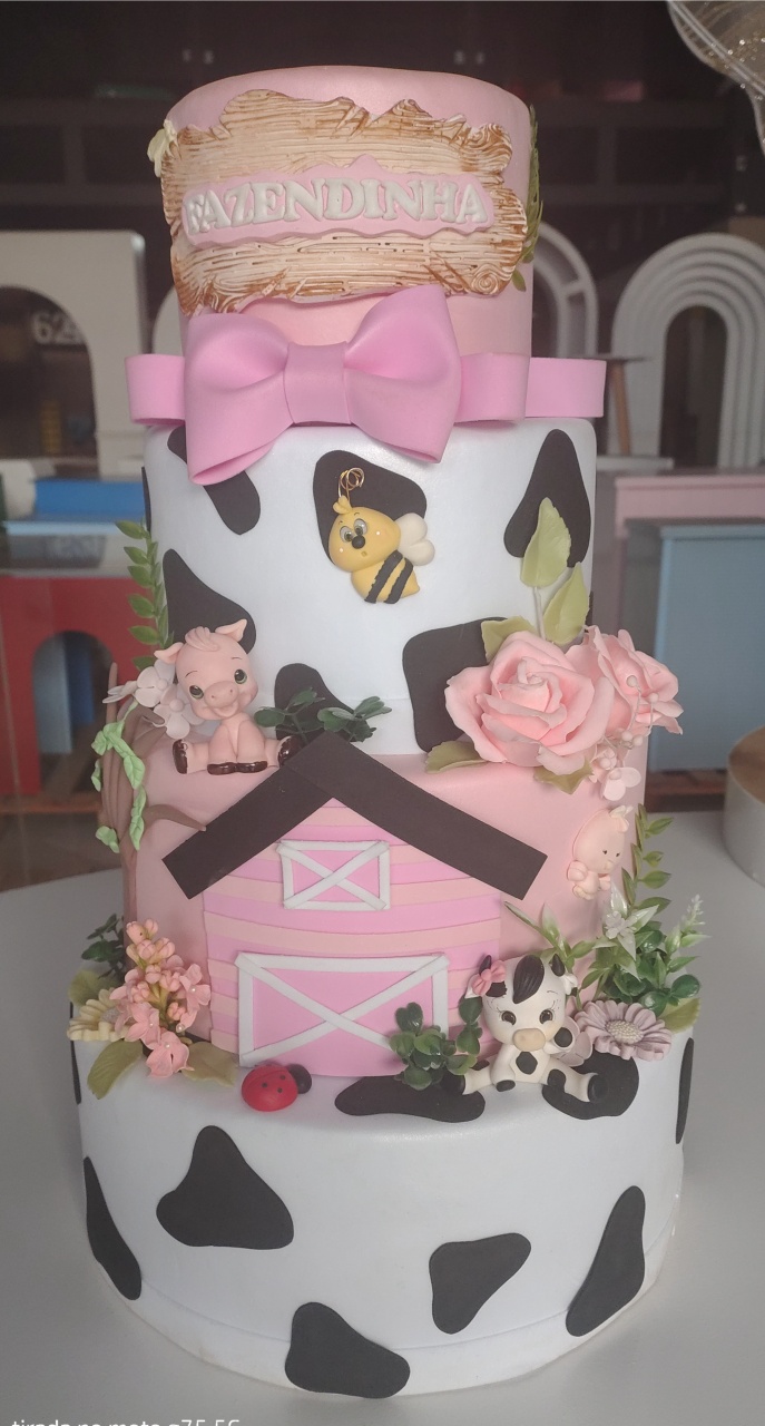 Bolo Fazendinha Rosa - Brilhar Festas e Locações