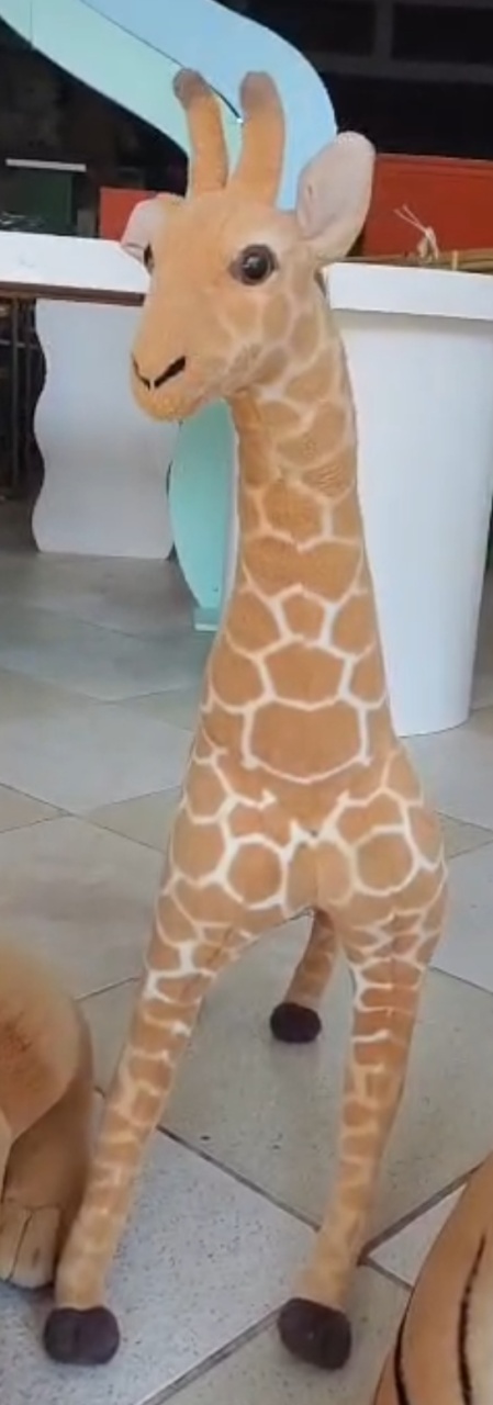 Girafa Pelucia M - Brilhar Festas e Locações