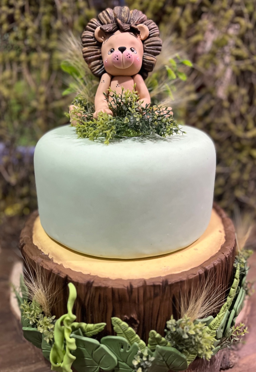 Bolo Fake - Leãozinho - daydecorafestas
