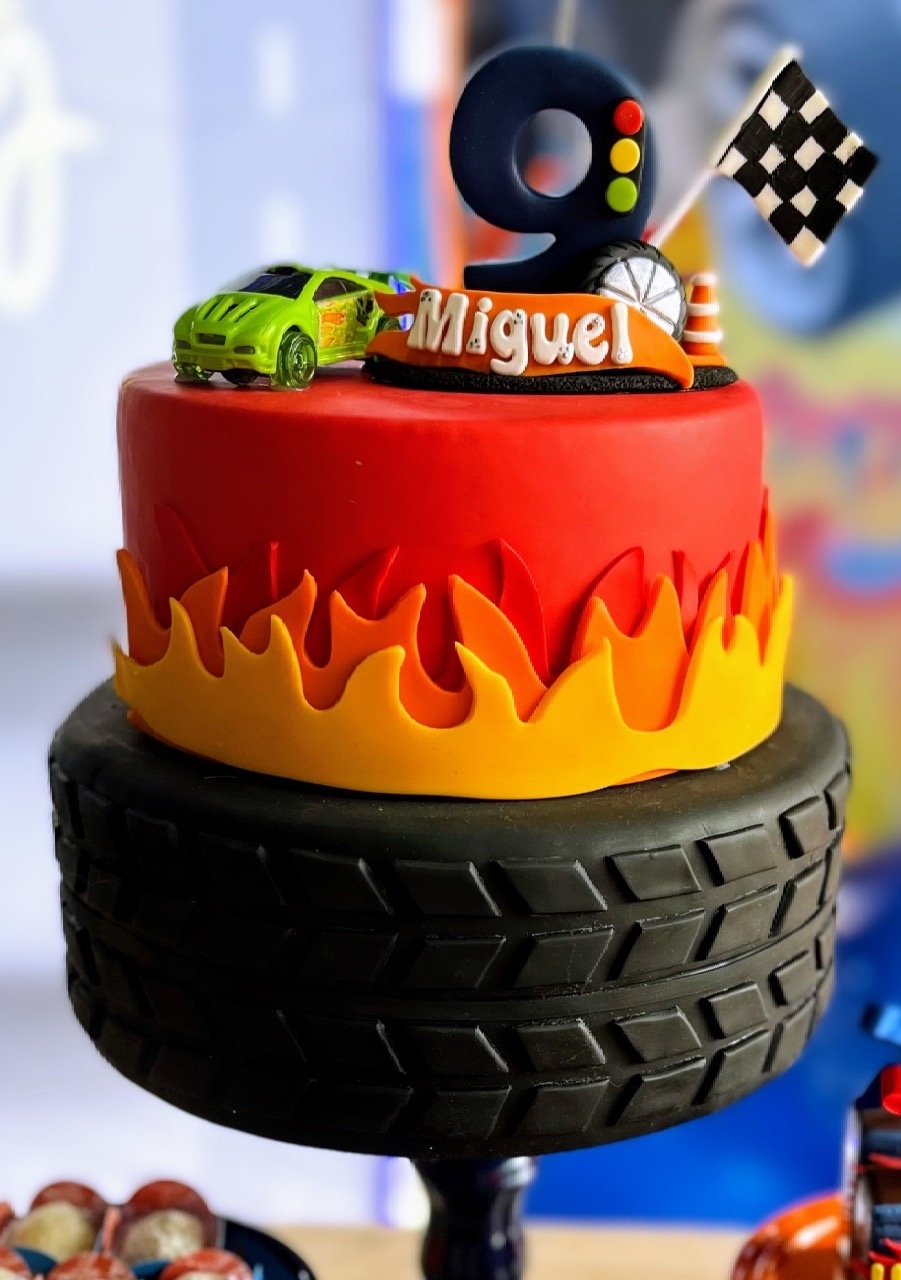 Bolo Fake - Hot Wheels (2 Andares) - daydecorafestas