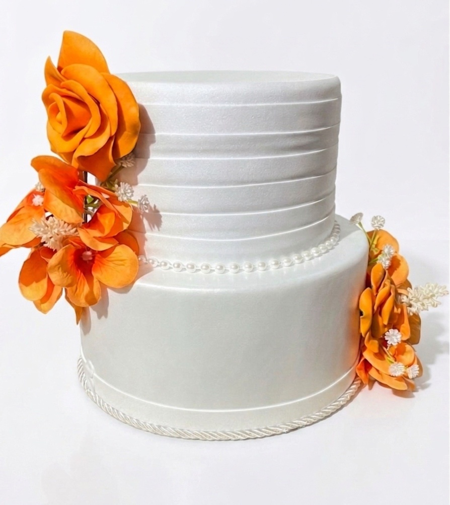 Bolo Fake Eva - Branco Com Laranja - daydecorafestas