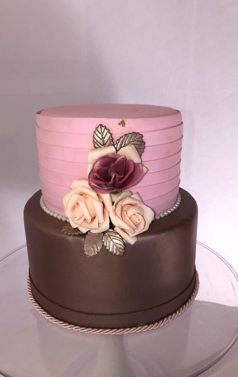 Bolo Rose Com Flores  - Mila e Dry Decora e Loca 