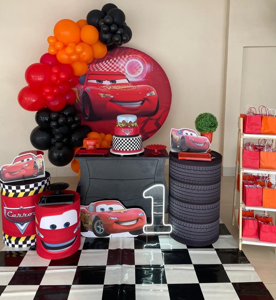 Carros Mcqueem Decoração  - Mila e Dry Decora e Loca 
