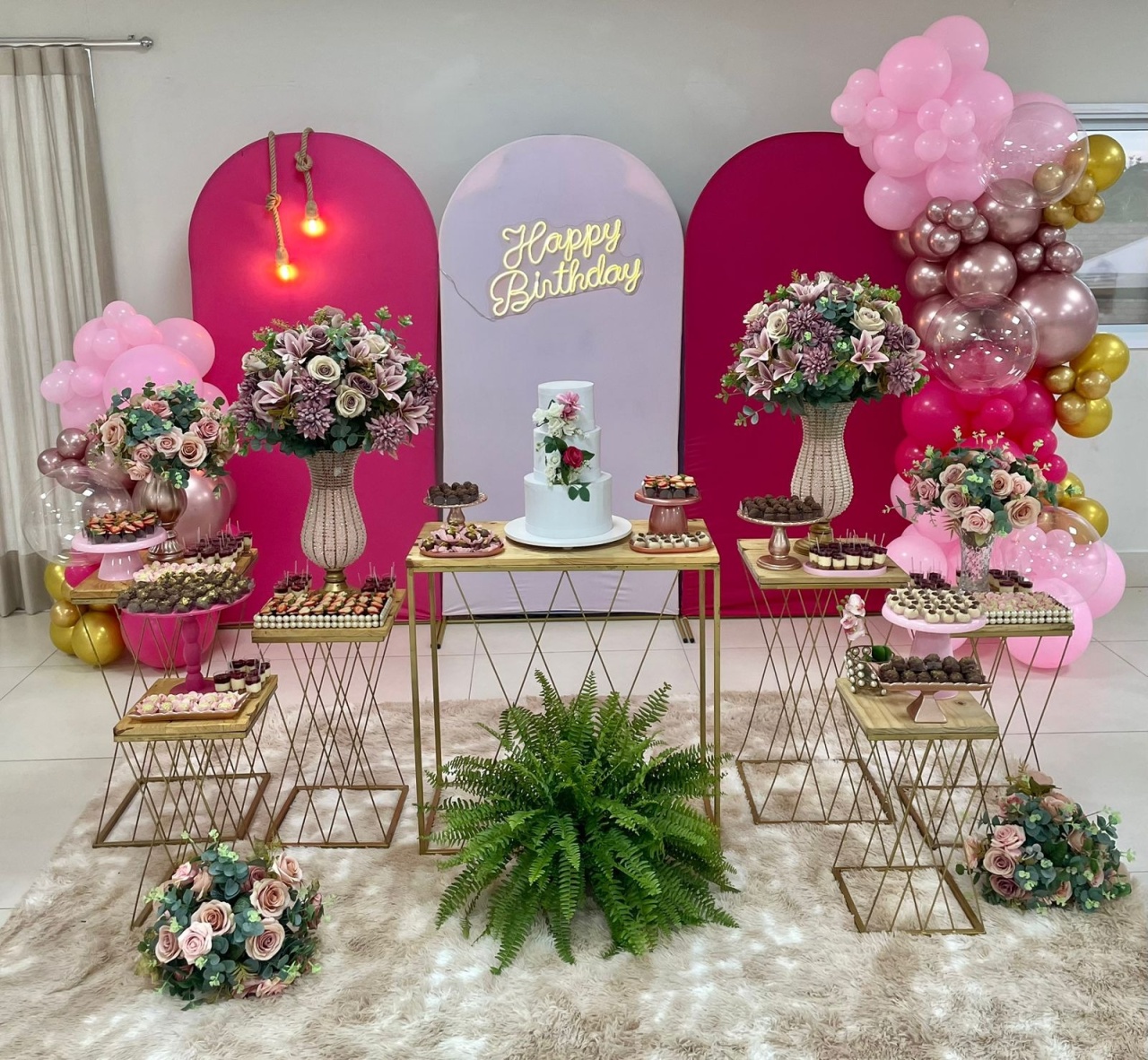 Mulher Rosa  Decoração   - Mila e Dry Decora e Loca 